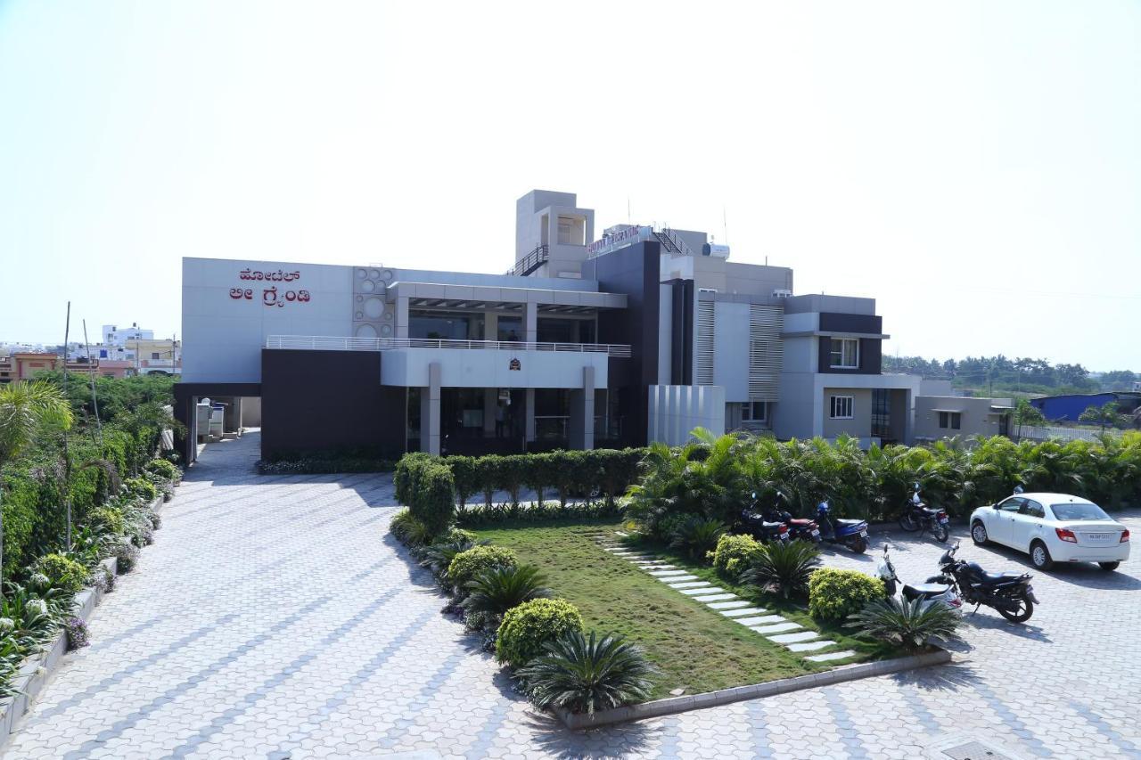 Hotel Le Grande Bijapur  Exterior photo