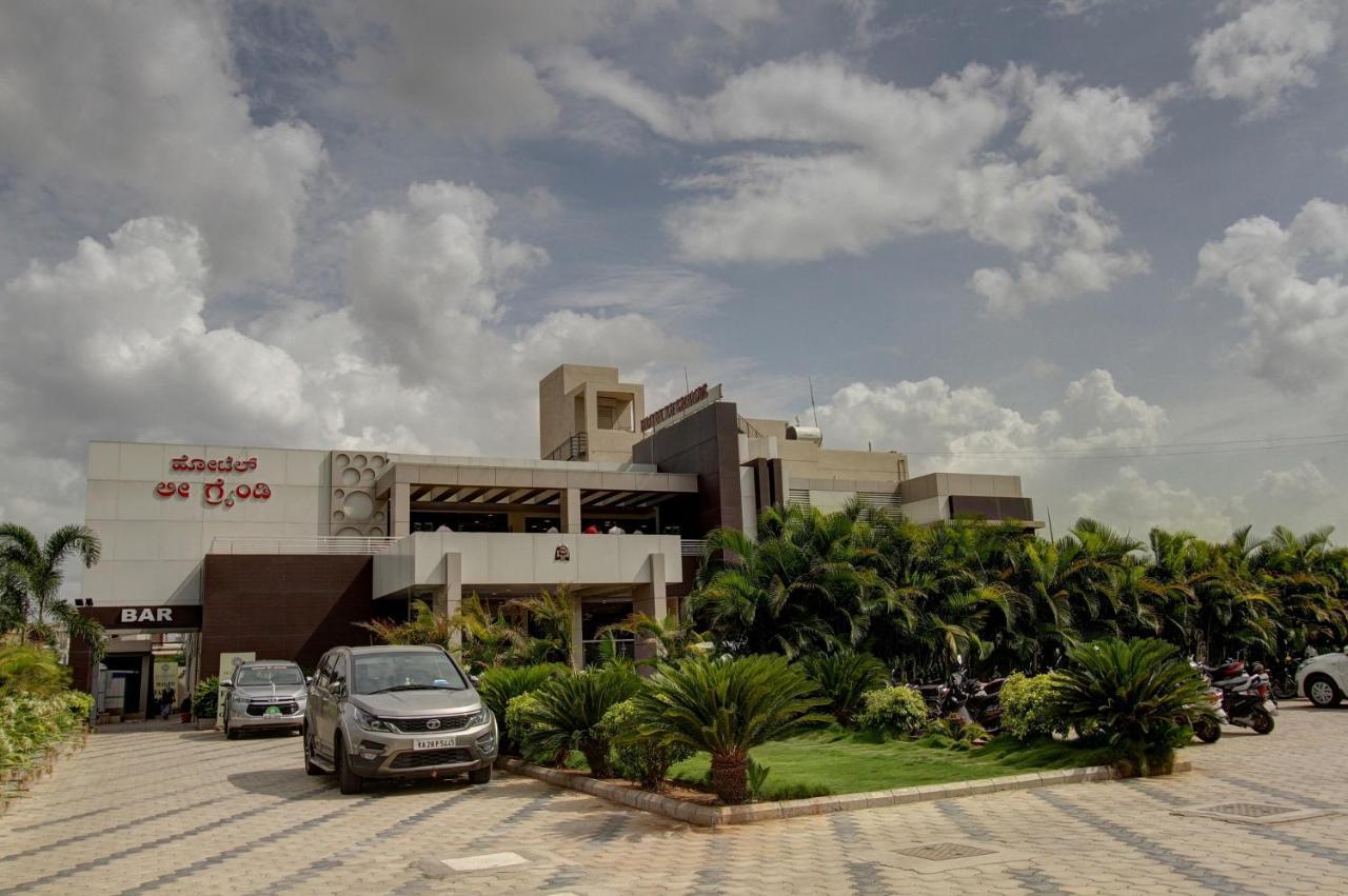 Hotel Le Grande Bijapur  Exterior photo