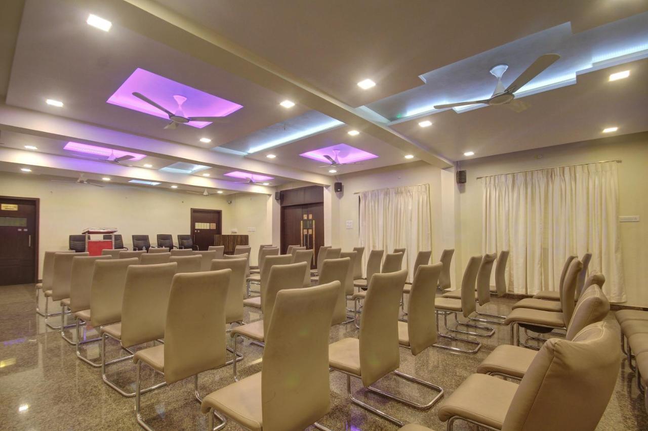 Hotel Le Grande Bijapur  Exterior photo